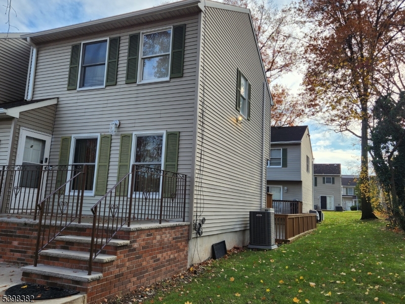 MAPLEWOOD COMMONS - Residential