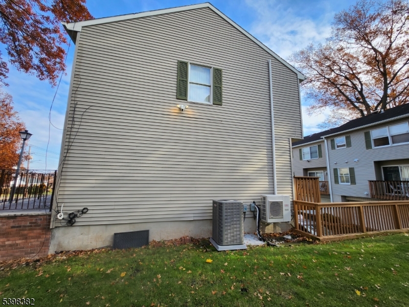 MAPLEWOOD COMMONS - Residential