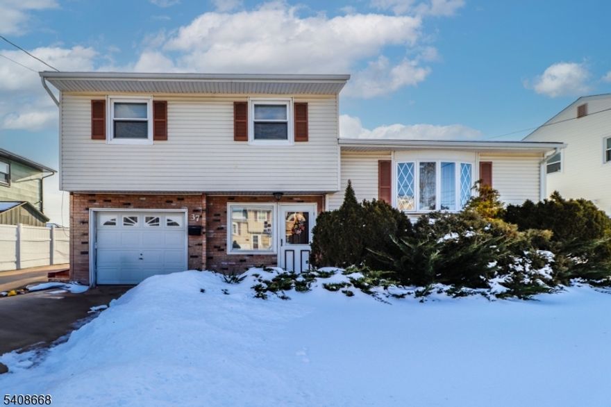 This 3 bedroom Home offers Living room  Dining room  Den   Eat in kitchen  1  1/2 Baths   Finished  Basement with laundry room roof  is 1  ear old roof large fenced in backyard