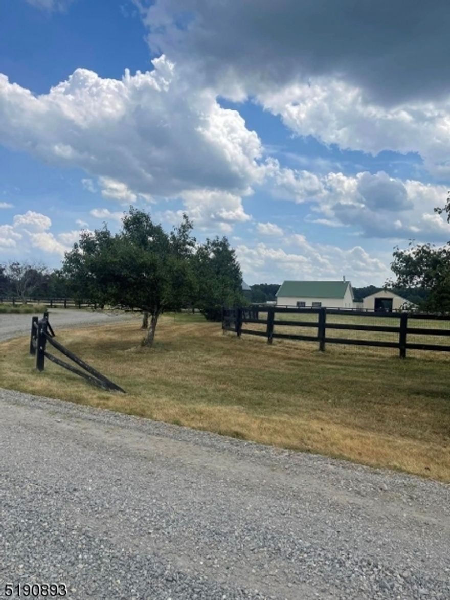 FOR COMP PURPOSES ONLY ---  INCLUDES 2 COTTAGES & EQUESTRIAN CENTER.