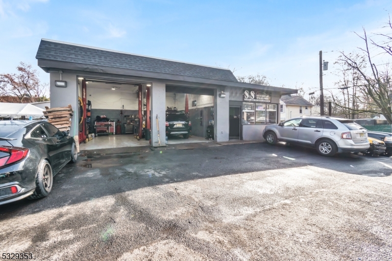 Own the building and run your own business. Currently being used as an auto shop, must of the equipment is included in the sale, air compresor, tire balancer, tire charger, heater, hofmann alignment machine, snap on car lift, and more. There are extra parking spaces in the back of the building.