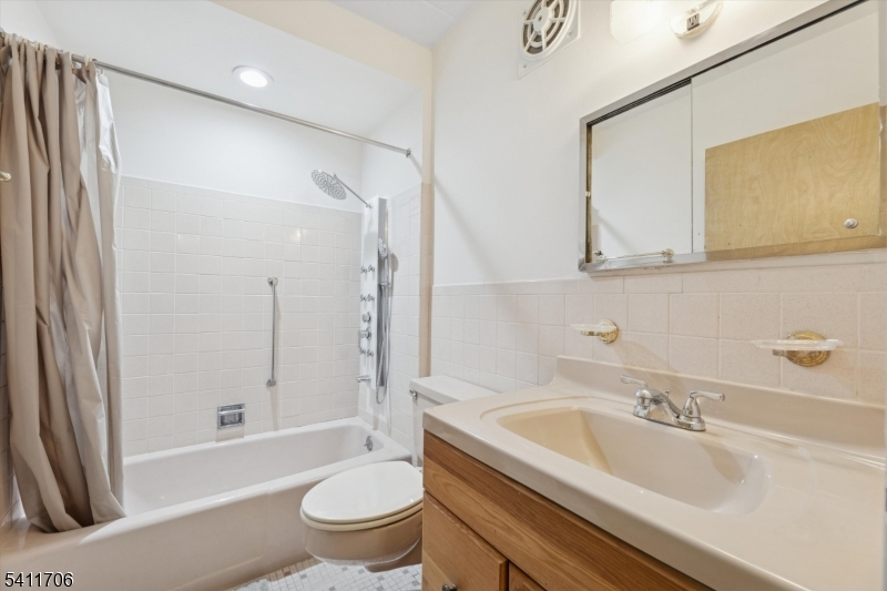 Putnam House Condominiums - Residential