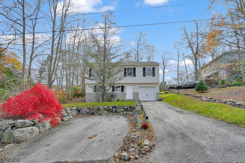 UPPER GREENWOOD LAKE - Residential