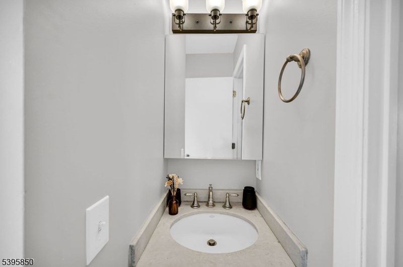 UPPER GREENWOOD LAKE - Residential