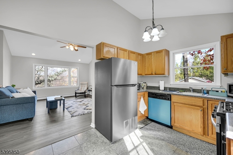 UPPER GREENWOOD LAKE - Residential