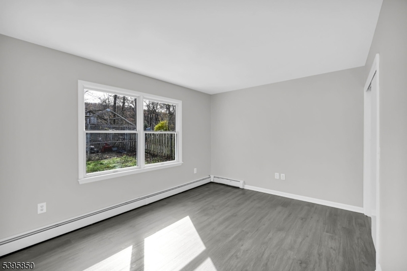 UPPER GREENWOOD LAKE - Residential