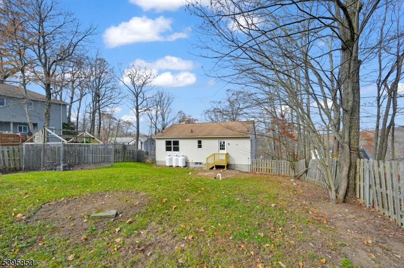 UPPER GREENWOOD LAKE - Residential