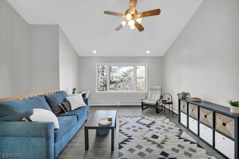 UPPER GREENWOOD LAKE - Residential