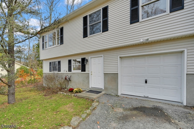 UPPER GREENWOOD LAKE - Residential