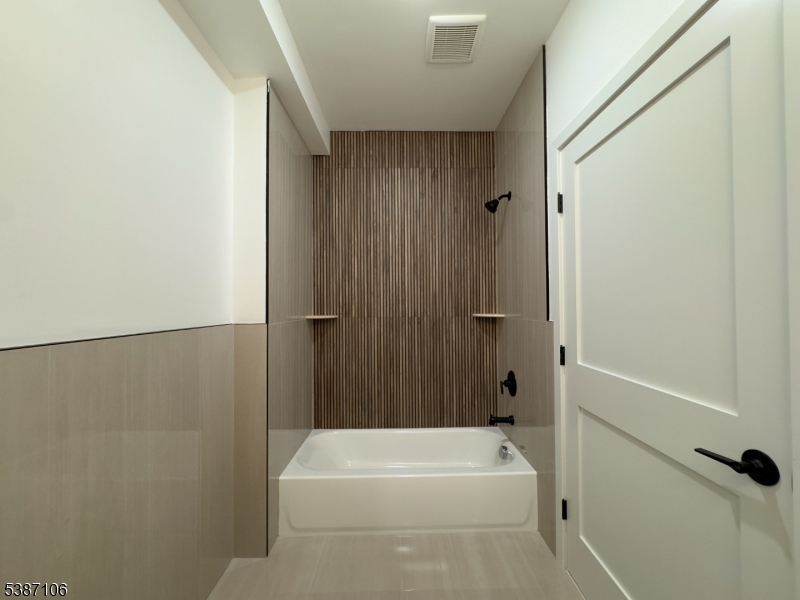 James St Historic District - Residential Lease