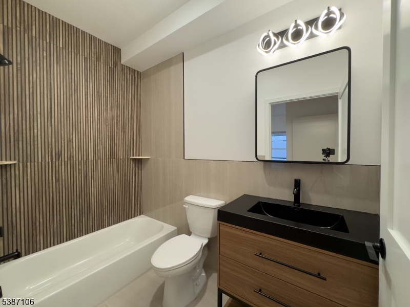 James St Historic District - Residential Lease