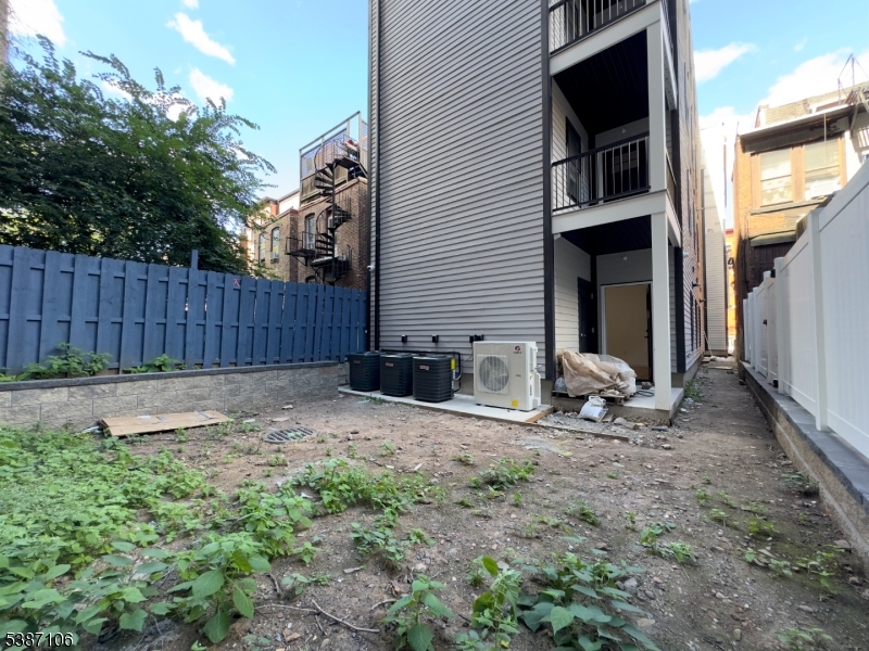 James St Historic District - Residential Lease