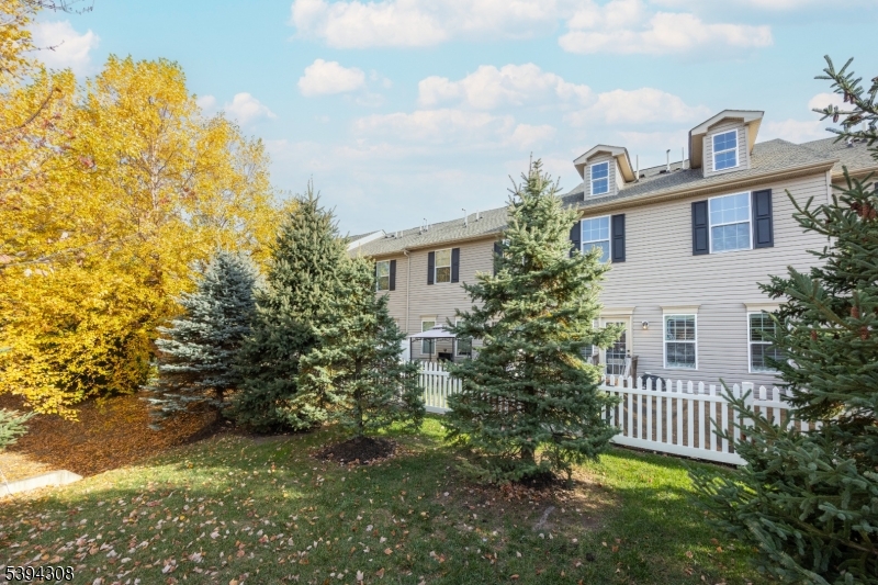 The Courts At Hamilton - Residential