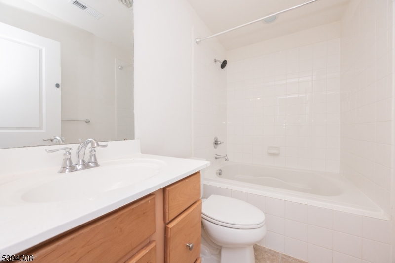 The Courts At Hamilton - Residential