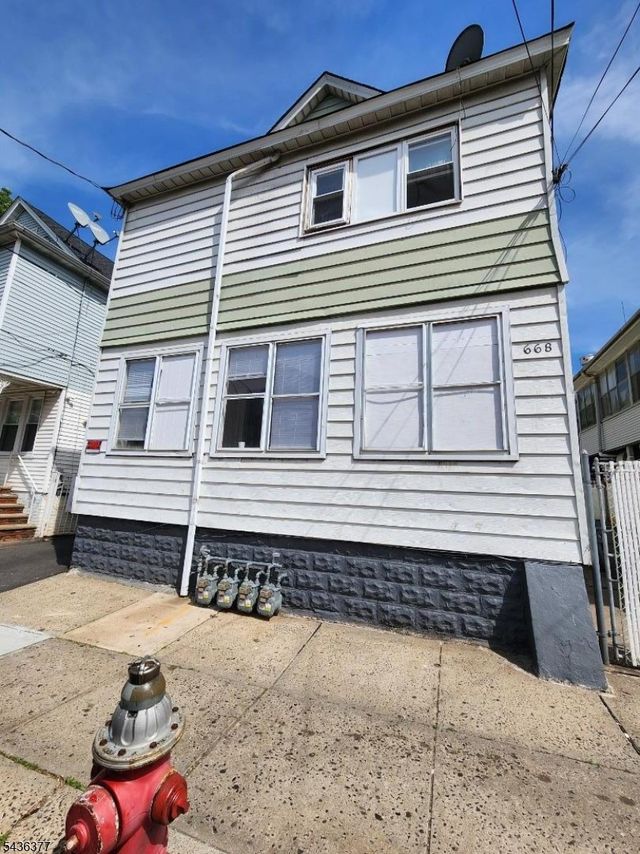 668 Clarkson Ave 1R