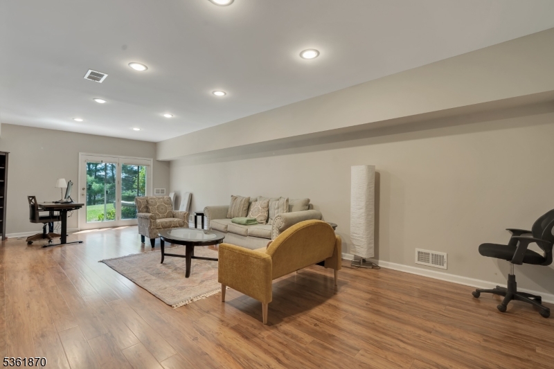 Longview - Residential Lease