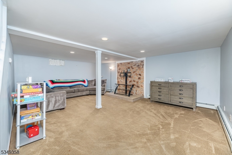 Vernon Twp., New Jersey 07418, United States, 3 Bedrooms Bedrooms, ,2 BathroomsBathrooms,Residential,Pending,126557