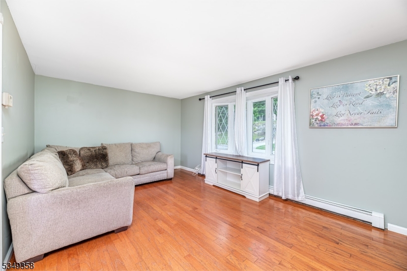 Vernon Twp., New Jersey 07418, United States, 3 Bedrooms Bedrooms, ,2 BathroomsBathrooms,Residential,Pending,126557