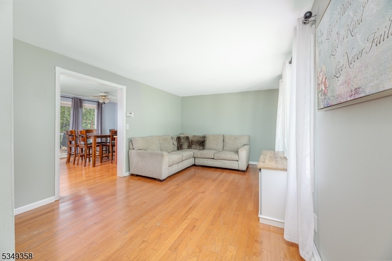 Vernon Twp., New Jersey 07418, United States, 3 Bedrooms Bedrooms, ,2 BathroomsBathrooms,Residential,Pending,126557