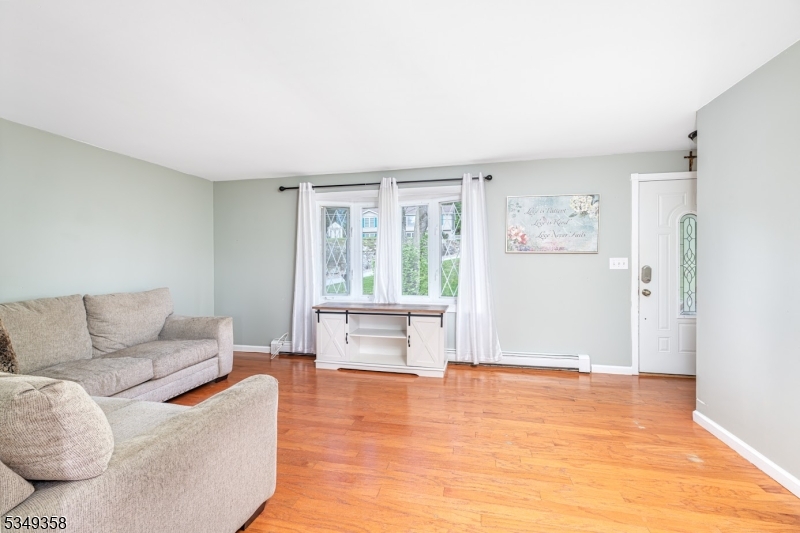 Vernon Twp., New Jersey 07418, United States, 3 Bedrooms Bedrooms, ,2 BathroomsBathrooms,Residential,Pending,126557