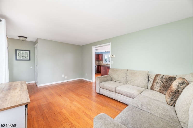 Vernon Twp., New Jersey 07418, United States, 3 Bedrooms Bedrooms, ,2 BathroomsBathrooms,Residential,Pending,126557