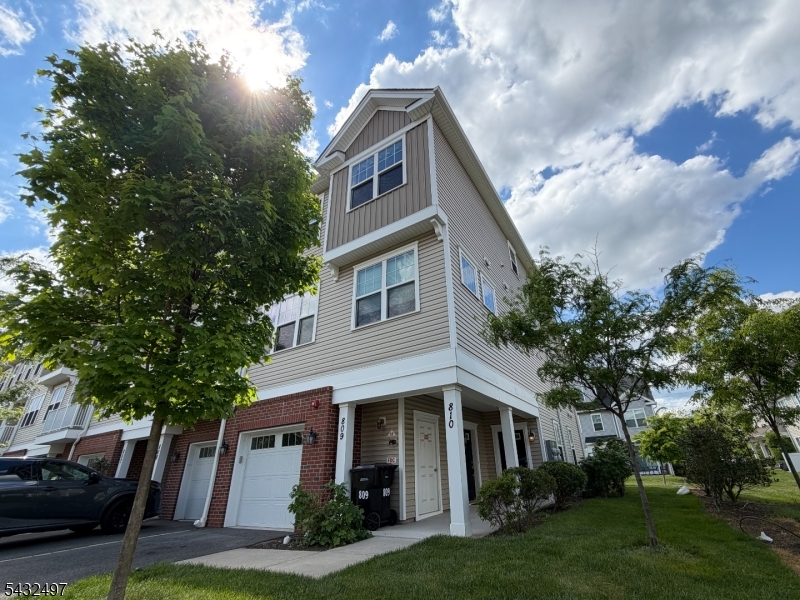 Photo 1 of 11 — 810 Greenland Sq, Highland Park Boro, NJ 08904