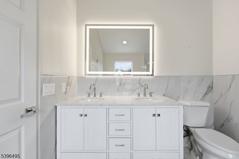 Jade Mountain - Residential