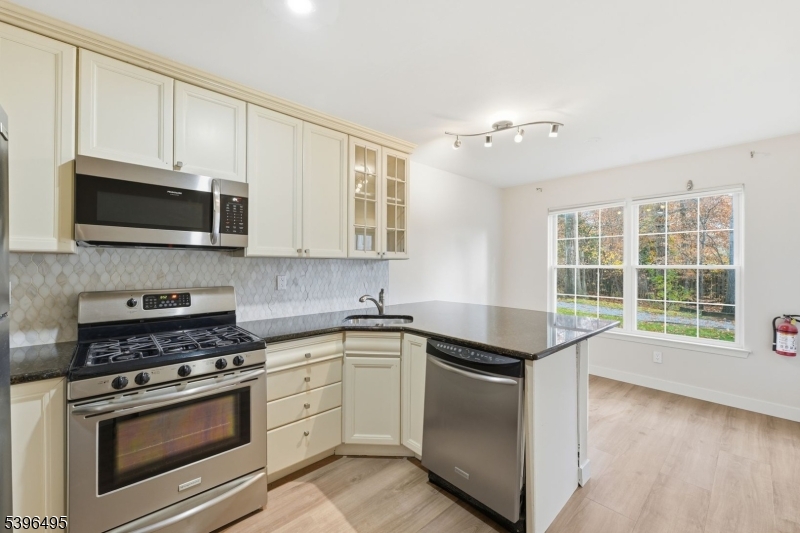 Jade Mountain - Residential