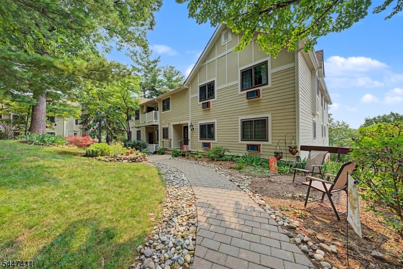 Photo 1 of 25 — 20 C Foxwood Dr, Morris Plains Boro, NJ 07950