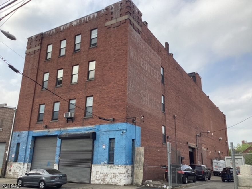 40,000 SQFT INDUSTRIAL FREE STANDING BUILDING. 4 FLOORS 10,000 SQFT EACH WITH ABILITY TO SEPERATE FOR SMALLER USE. 3 BAYS - FREIGHT ELEVATOR. APPROVED FOR FLAMMABLE MANUFACTORING. FULLY OCCUPIED. CAN BE DELIVERED VACANT IF DESIRED. CONVENIENTLY LOCATED TO MAJOR HIGHWAYS, TRANSPORTATION.