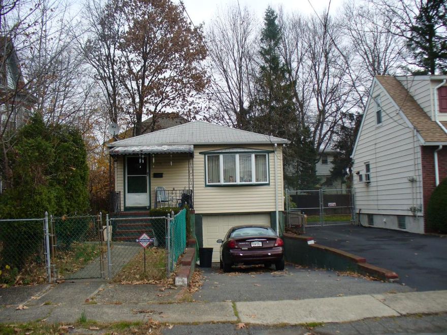 Great split level rental property. /Close to NYC transportation, schools and houses of worship./ Beautiful level fenced backyard./ hardwood floors./ eat in kitchen.  3 bedrooms on one level, / family room off garage / half bath and laundry room..