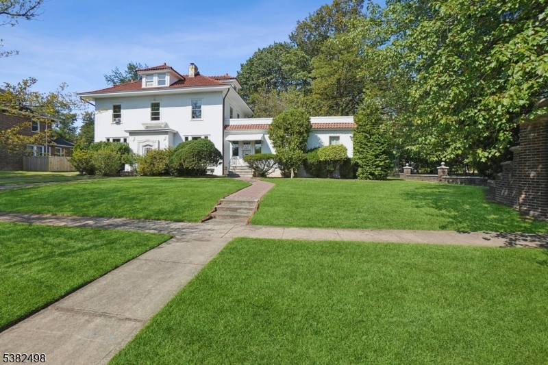 Tuxedo Park - Residential