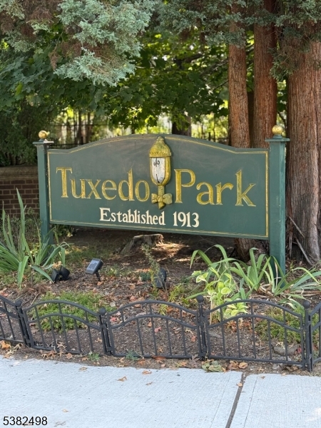 Tuxedo Park - Residential