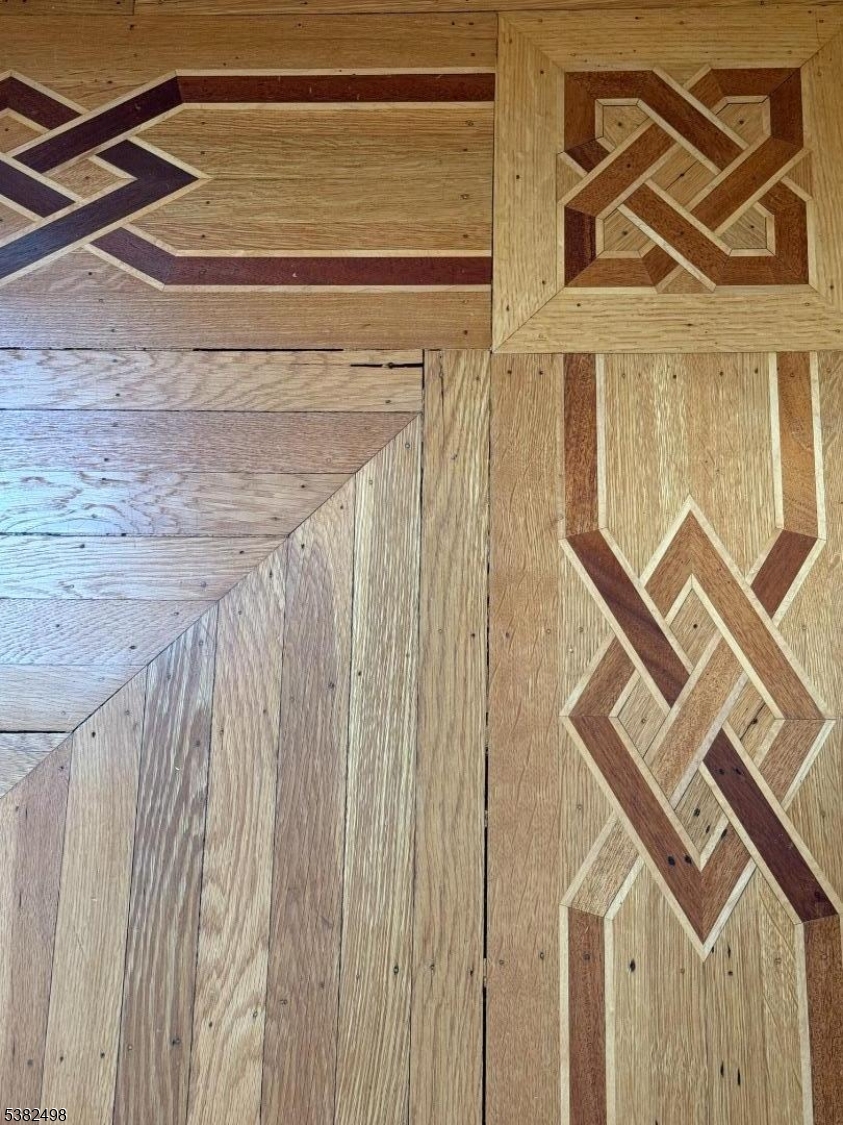 Tuxedo Park - Residential