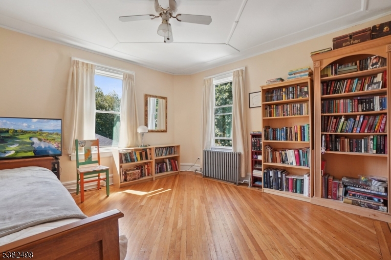 Tuxedo Park - Residential