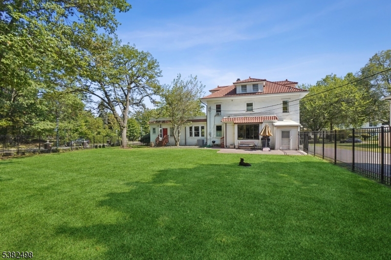 Tuxedo Park - Residential