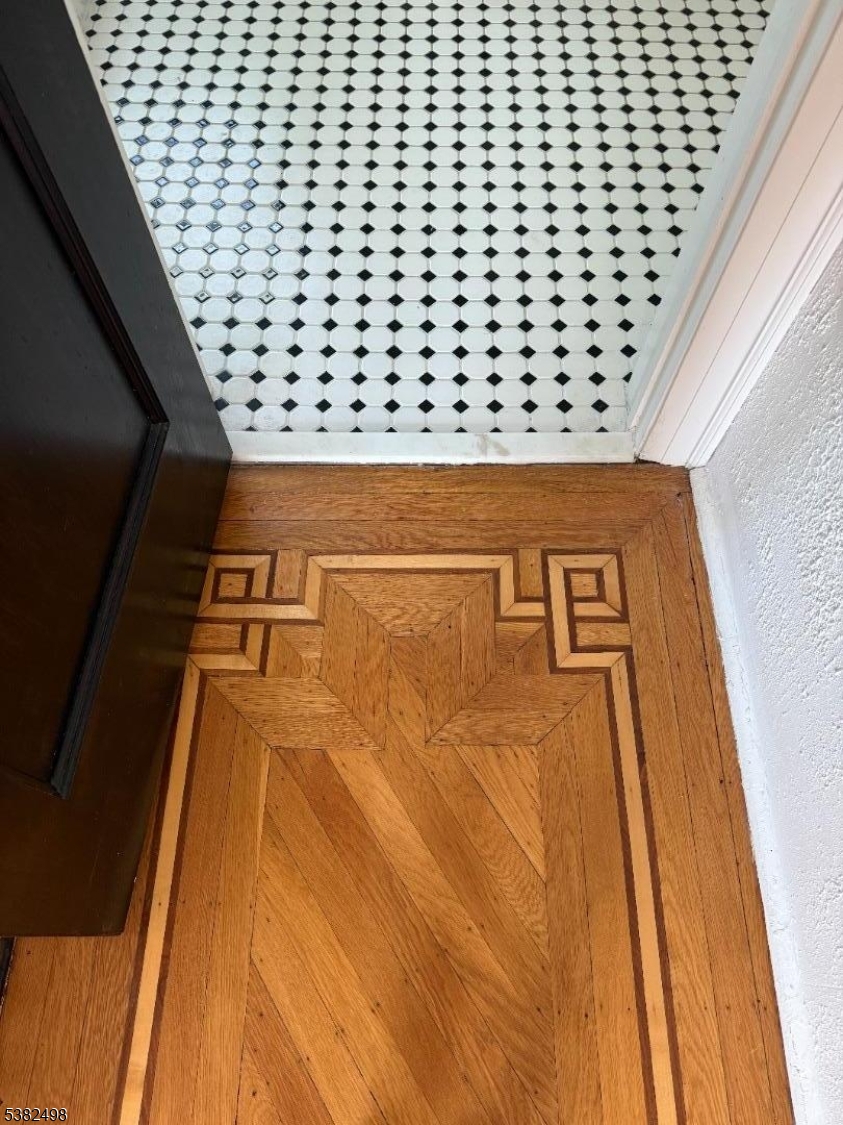 Tuxedo Park - Residential