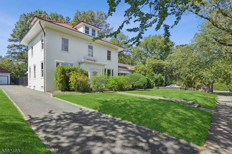 Tuxedo Park - Residential