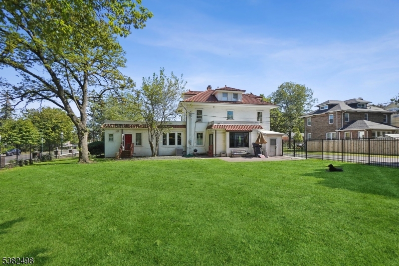 Tuxedo Park - Residential