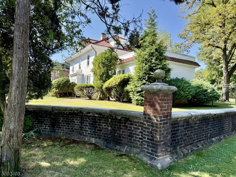 Tuxedo Park - Residential