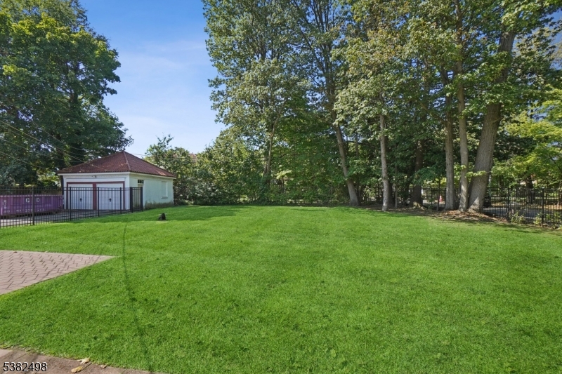 Tuxedo Park - Residential