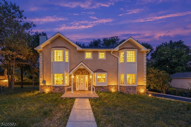 Photo 1 of 33 — 418 East Ave, Northvale Boro, NJ 07647