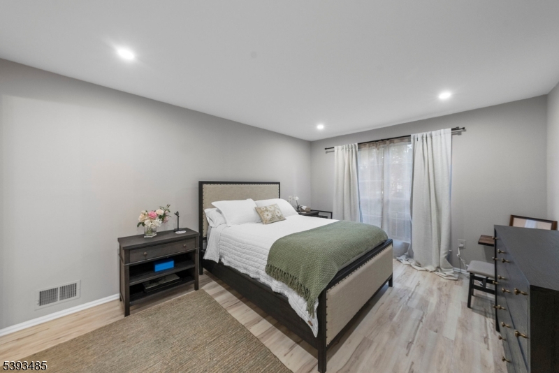 Beacon Hill Vanderhaven Far - Residential Lease