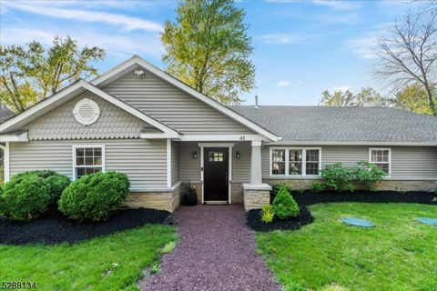 41 Pinecliff Lake Dr, West Milford Twp., NJ 07480 - #: 3902377