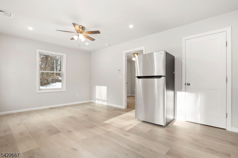 INDIAN LAKE - Residential Lease