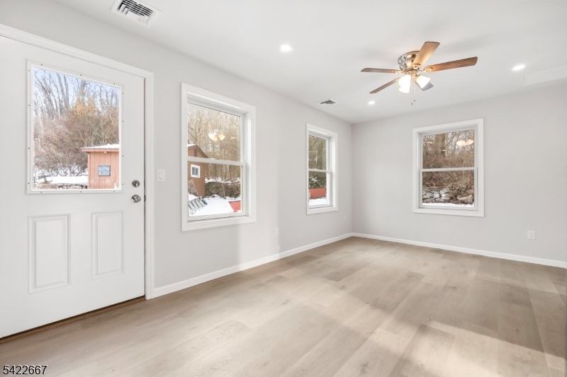 INDIAN LAKE - Residential Lease