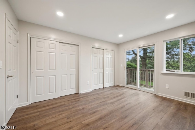 Raritan Twp., New Jersey 08822, United States, 1 Bedroom Bedrooms, ,1 BathroomBathrooms,Residential,Pending,132343