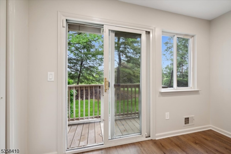 Raritan Twp., New Jersey 08822, United States, 1 Bedroom Bedrooms, ,1 BathroomBathrooms,Residential,Pending,132343