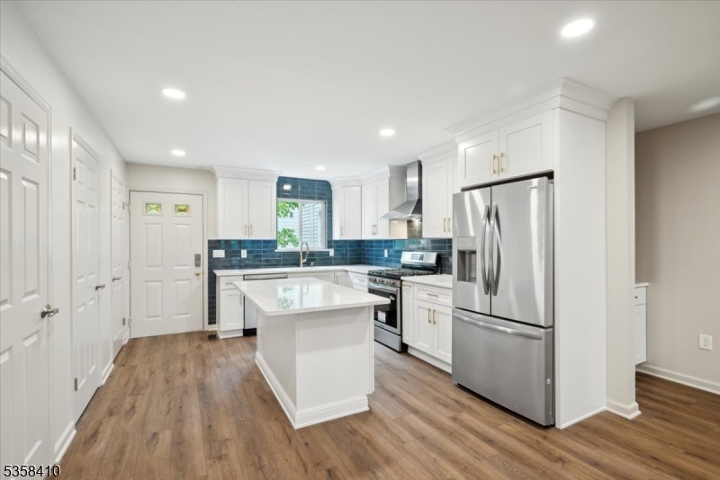 Raritan Twp., New Jersey 08822, United States, 1 Bedroom Bedrooms, ,1 BathroomBathrooms,Residential,Pending,132343