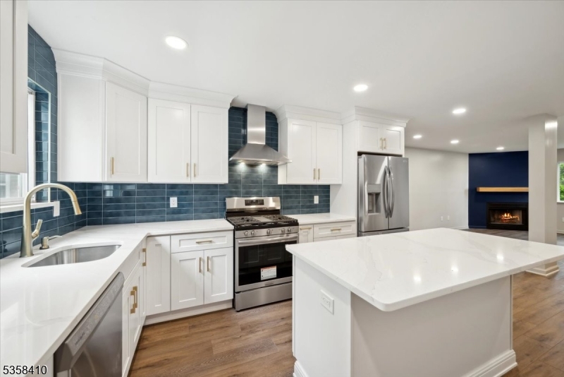 Raritan Twp., New Jersey 08822, United States, 1 Bedroom Bedrooms, ,1 BathroomBathrooms,Residential,Pending,132343